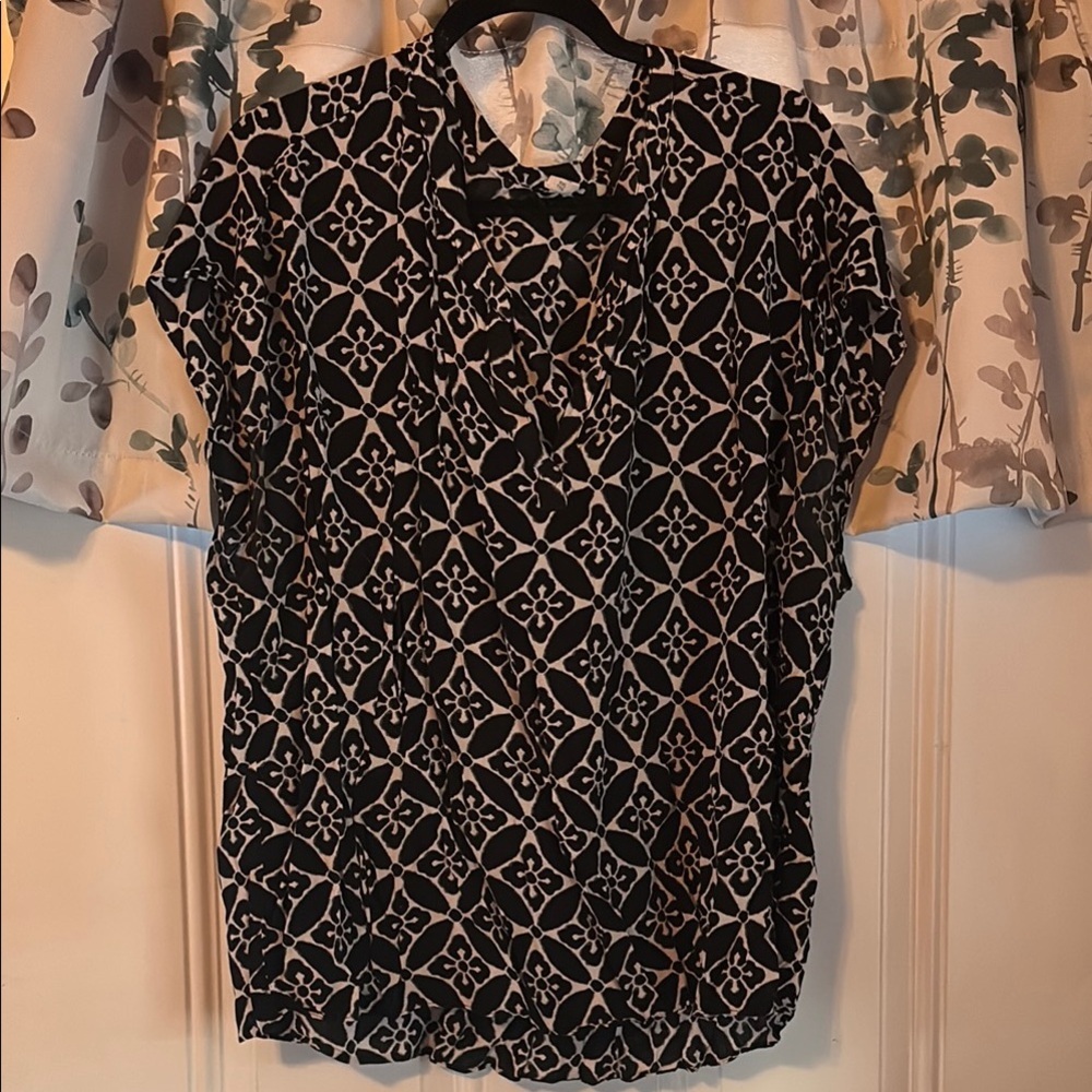 Black and White Floral Women's Top
